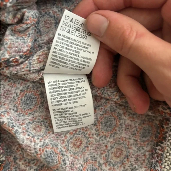 American Eagle Outfitters Women’s Multicolor Floral Blouse Size M NWOT V Neck - Picture 14 of 14